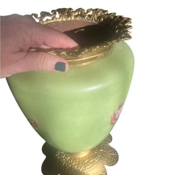 Antique GWTW FC Co Oil Parlor Lamp Bottom Brass Base w Pink tulips Floral Décor - Picture 4 of 7